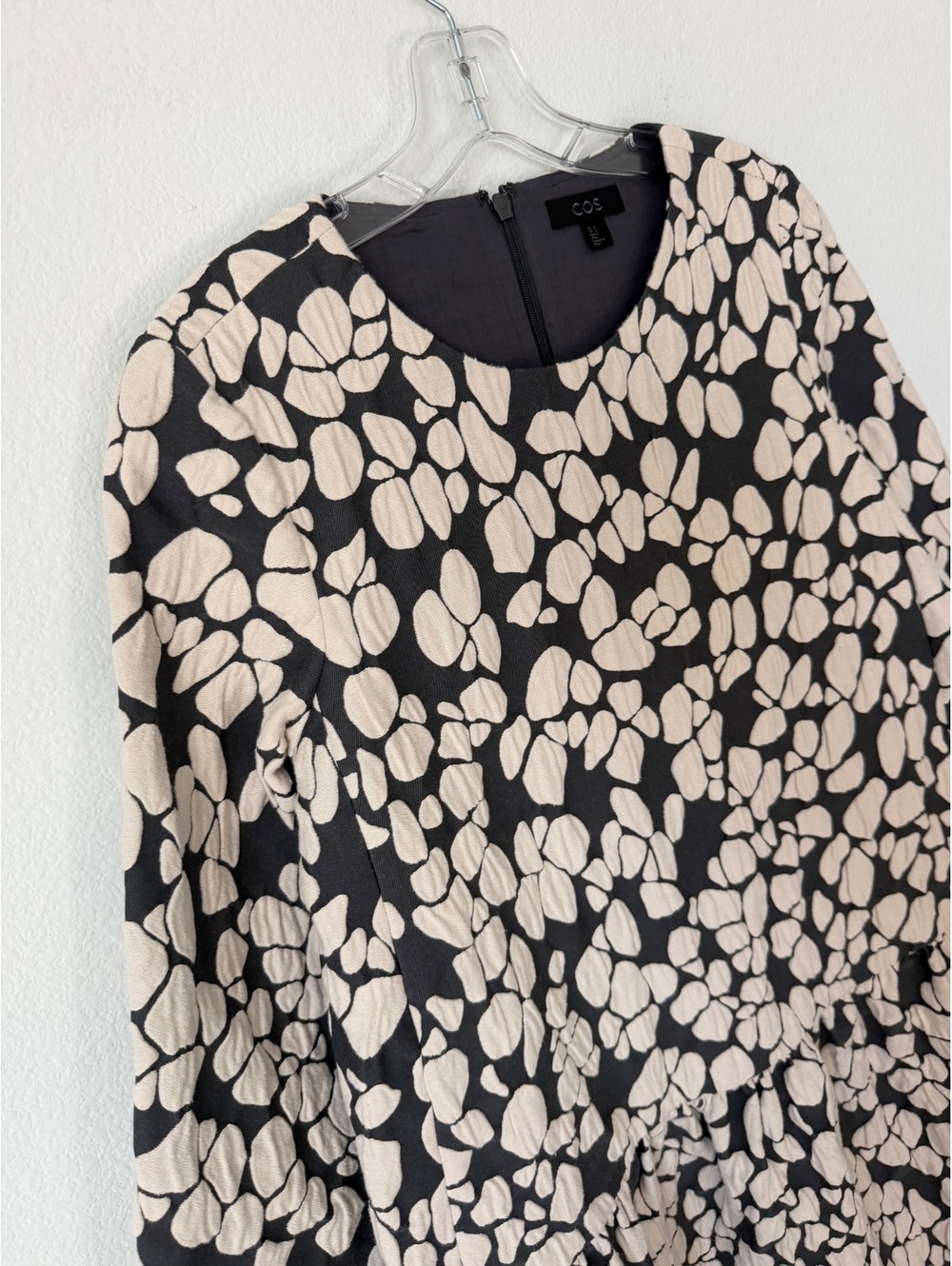COS 3/4 Sleeve Round Neck Tiered Gray/Cream Textured Jacquard Mini Dress Size 6 - Picture 3 of 9